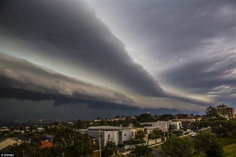 Apocalyptic Shelf Clouds Roll In Over Sydney Videos And Photos