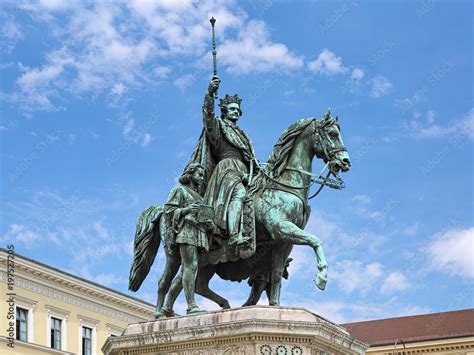 Foto De Equestrian Statue Of Ludwig I King Of Bavaria On The