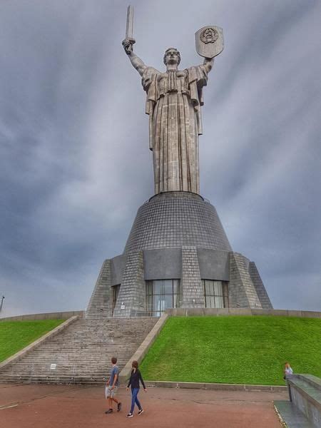 O Monumento M E P Tria Em Kiev Na Ucr Nia Monumento Kiev Ucr Nia