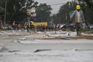 Proyek Pelebaran Jalan Di Kalimalang DATATEMPO