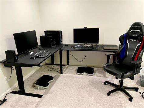 Made an L-Shape with the Pro XL and Regular Magnus Desk : r/secretlab