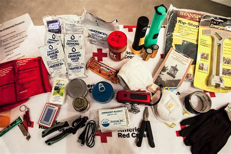 Severe Weather Safety Kit: Earthquake, Fire, Flood, Hurricane, Evacuation | ubicaciondepersonas ...