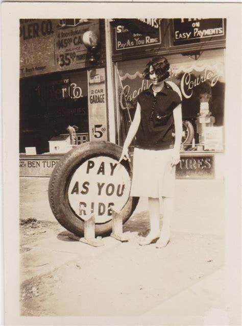 20 Great Vintage Photos Of Women With Signs - Flashbak