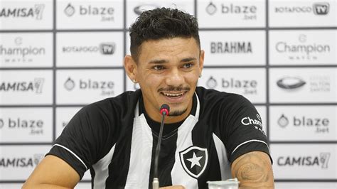 Botafogo Tiquinho conta que vizinha é a responsável pelo apelido