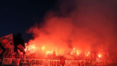 Pyrotechnik Bei Aufstieg Vfb Stuttgart Muss Euro Strafe Zahlen