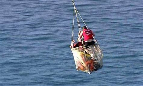 Avi O Cai No Mar No Recreio Dos Bandeirantes Jornal O Globo