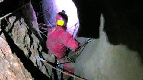 Salerno Speleologa Infortunata E Intrappolata Metri Sotto Terra