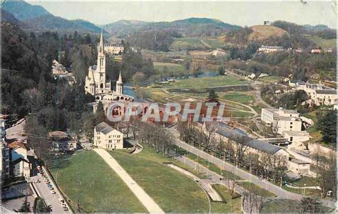 Carte Postale Moderne Lourdes La Basilique Et La Basilique Souterraine