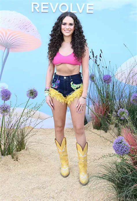 Los Mejores Momentos En Bikini De Madison Pettis Ver Fotos De La Ex Estrella De Disney Red