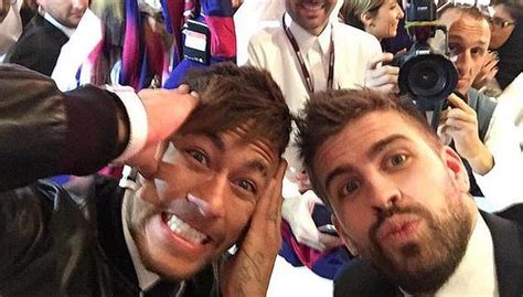 Neymar Y Gerard Piqué Posaron Con Peculiar Filtro De Instagram Video Deportes Ojo