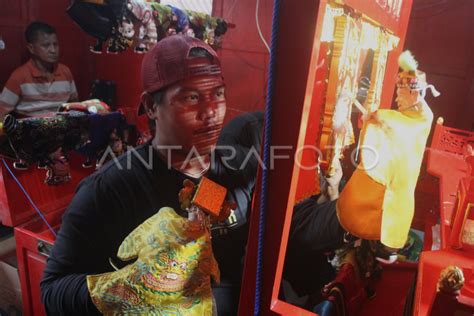 PEMENTASAN WAYANG POTEHI DI MALANG ANTARA Foto