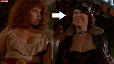 Rhea Perlman Desnuda En Movie Madness