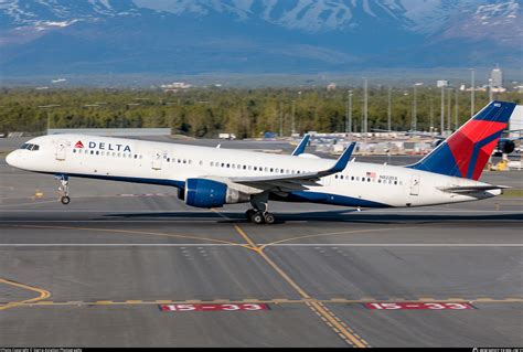 N822DX Delta Air Lines Boeing 757 26D WL Photo By Sierra Aviation