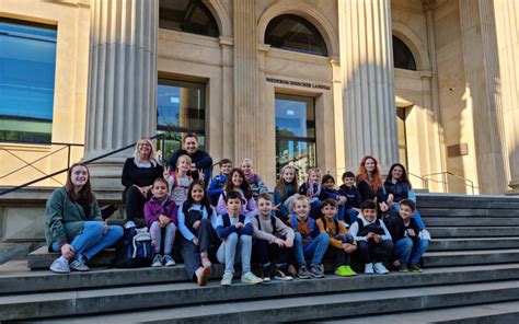 Schulkinderrat Besucht Den Landtag Grundschule Hinter Der Burg