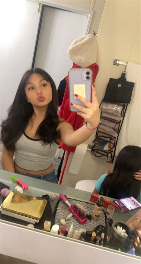 Pin By Angel On Salvamentos R Pidos Pretty Brown Hair Pretty Brunette Pretty Selfies