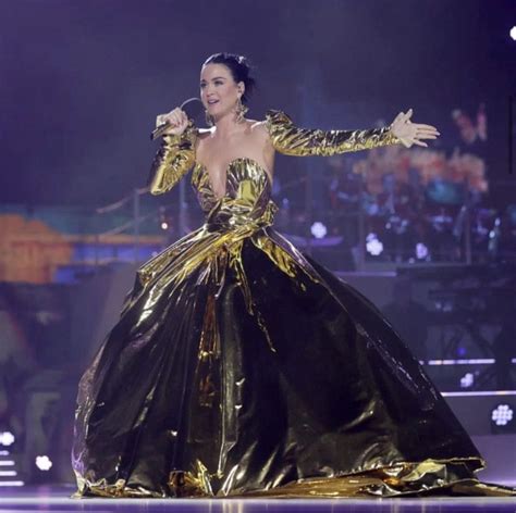 10 Potret Katy Perry Di Konser Penobatan Raja Charles Iii