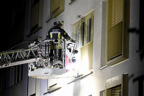 Feuer in Mehrfamilienhaus 40 Bewohner flüchten aus Gebäude