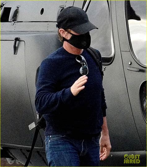 Tom Cruise Wears a Mask for Helicopter Ride in London: Photo 4471529 ...