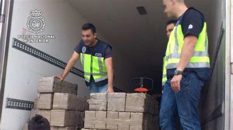 La Policía intercepta un camión TIR cargado con una tonelada de hachís