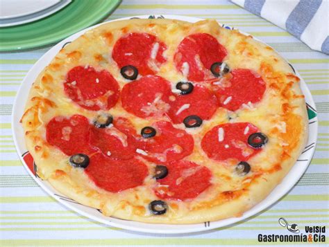 Pizza De Salami Y Mozzarella Gastronom A C A