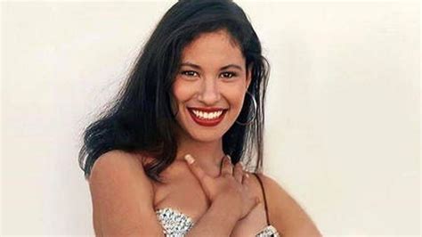 Selena Quintanilla sus inéditas FOTOS en traje de baño que paralizaron