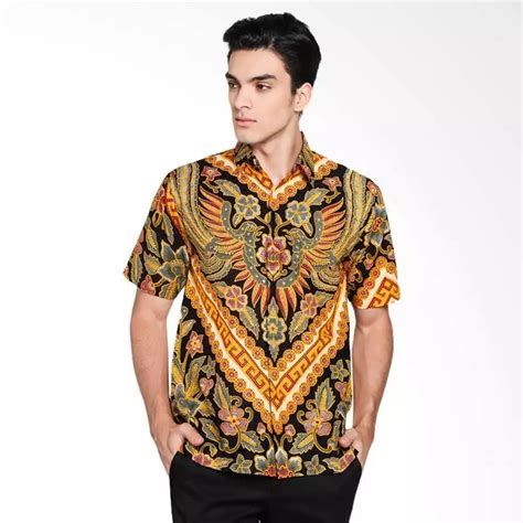 8 Rekomendasi Baju Batik Pria Elegan Saat Acara Formal