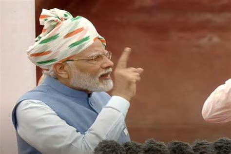 Pm Modi Inspects Guard Of Honour Hoists National Flag At Red Fort