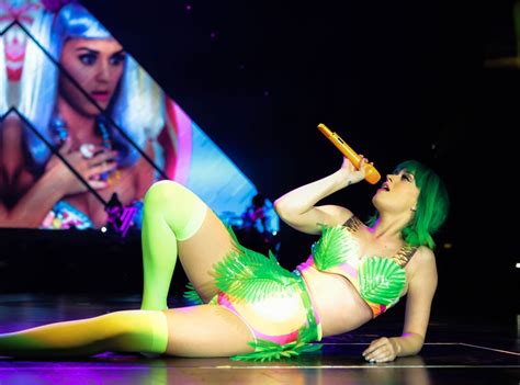 It's Not Easy Being Green from Katy Perry's Prismatic World Tour ...