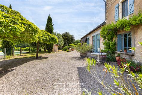 Vente Bâtisse de caractère avec salle de réception et gîtes au coeur