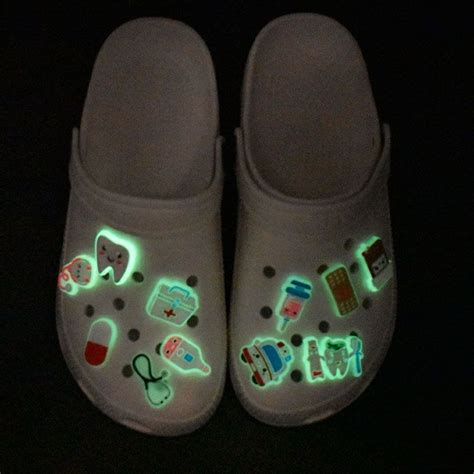 Jual Jibbitz Crocs Glow In The Dark Shopee Indonesia