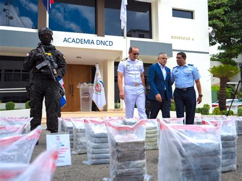 Por Aire Mar Y Tierra Incautan Una Tonelada De Coca Y Arrestan A