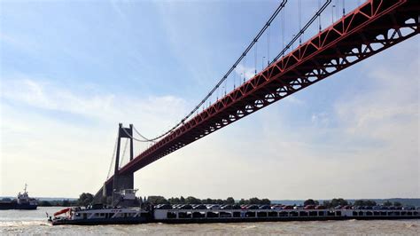 Seine Maritime Une Voiture Chute Dans La Seine Au Niveau Du Pont De