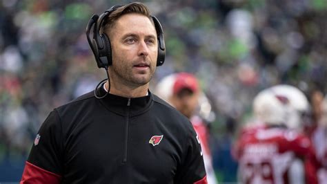 Arizona Cardinals' Kliff Kingsbury delights fans with war room setup during draft | Fox News