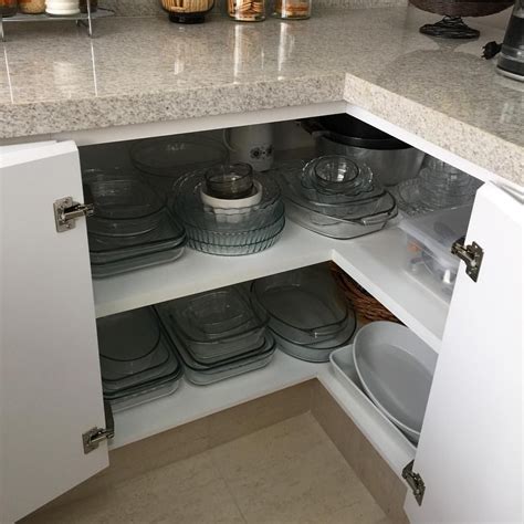 Ящики в угловом шкафу на кухне 95 фото