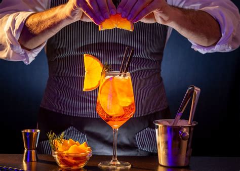 Aperol Spritz qué es y cómo preparar este refrescante cóctel italiano