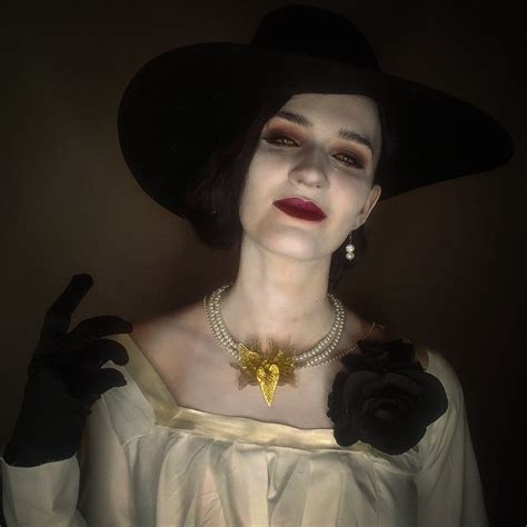 Lady Dimitrescu La Vampira De Resident Evil 8 Cobra Vida Con Este