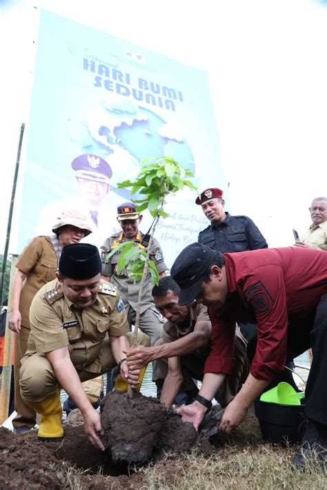 Peringati Hari Bumi Sedunia Pj Bupati Bantaeng Himbau Masyarakat