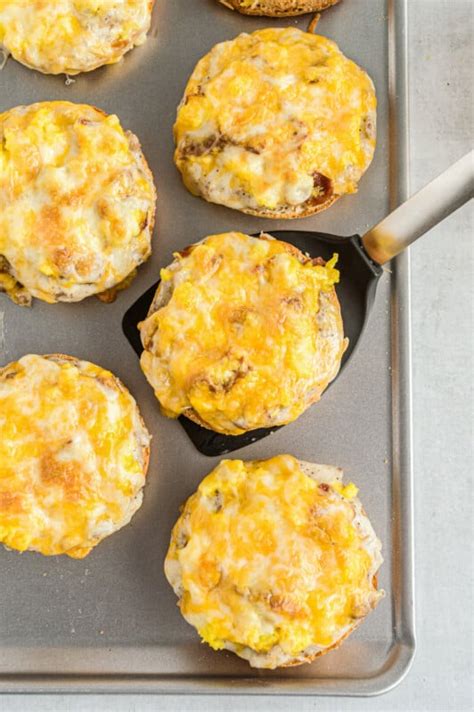 English Muffin Breakfast Pizza Recipe The Cookie Rookie