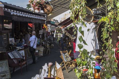 At A Paris Flea Market Tips For Treasure Hunters Published 2014