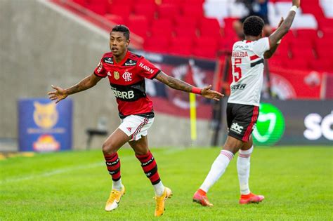 Para Bruno Henrique SPFC não aguentou o ritmo do Flamengo