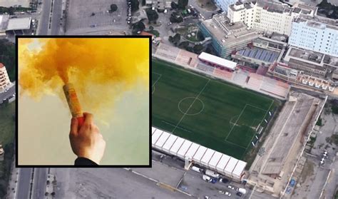 Accese Un Fumogeno Nello Stadio Del Crotone Daspo Di Anni Per Un