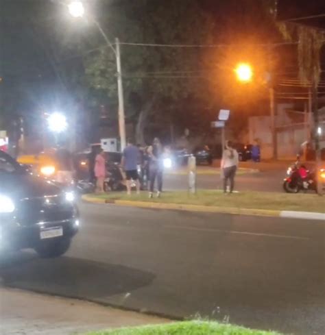 Mulher Fica Ferida Em Acidente De Moto Na Avenida Bras Lia Em Ara Atuba