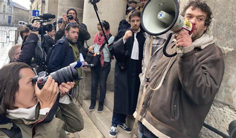 Proc S De Cinq Anti Bassines Niort Deux Et Trois Mois De Prison