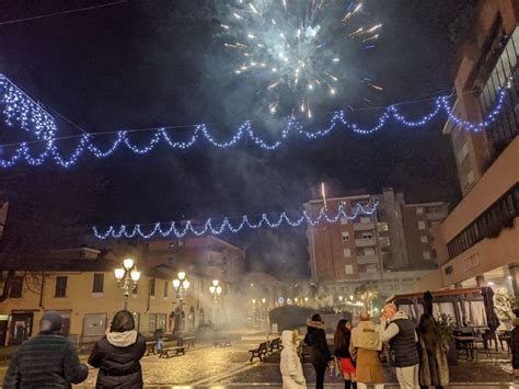 Ieri Su IlS Capodanno Con I Botti E Fuochi Anche Se Vietati Niente