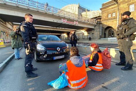 Letzte Generation Demonstriert In Dresden Neustadt Wichtige