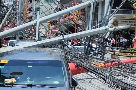 Ilang Poste Nagtumbahan Sa Binondo Abs Cbn News