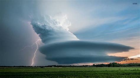 Supercell Thunderstorms Are Dangerously Beautiful 17 Photos