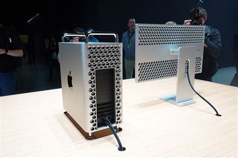 Roundup First Look Impressions Of The New Mac Pro MacRumors