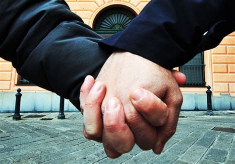Pineto Noi Coppia Gay Abbiamo Cresciuto Con Amore Un Figlio Cronaca Teramo Abruzzo Ore