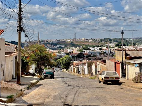 Prefeitura Assina Ordem De Servi O Para Recapeamento De Vias No Bairro